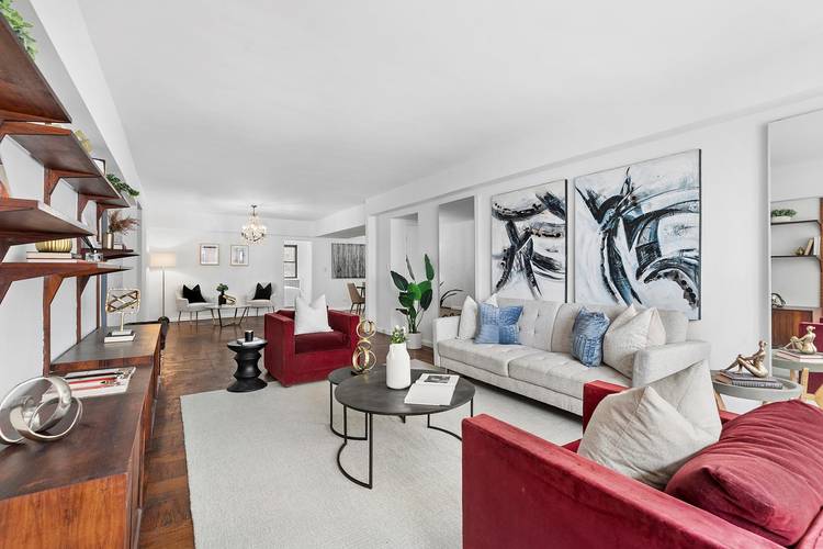 Residence 15B at Charing Cross House is a 2 bedroom, 2 bathroom 1, 372 SF at the crossroads of the iconic Upper East Side and Lenox Hill.