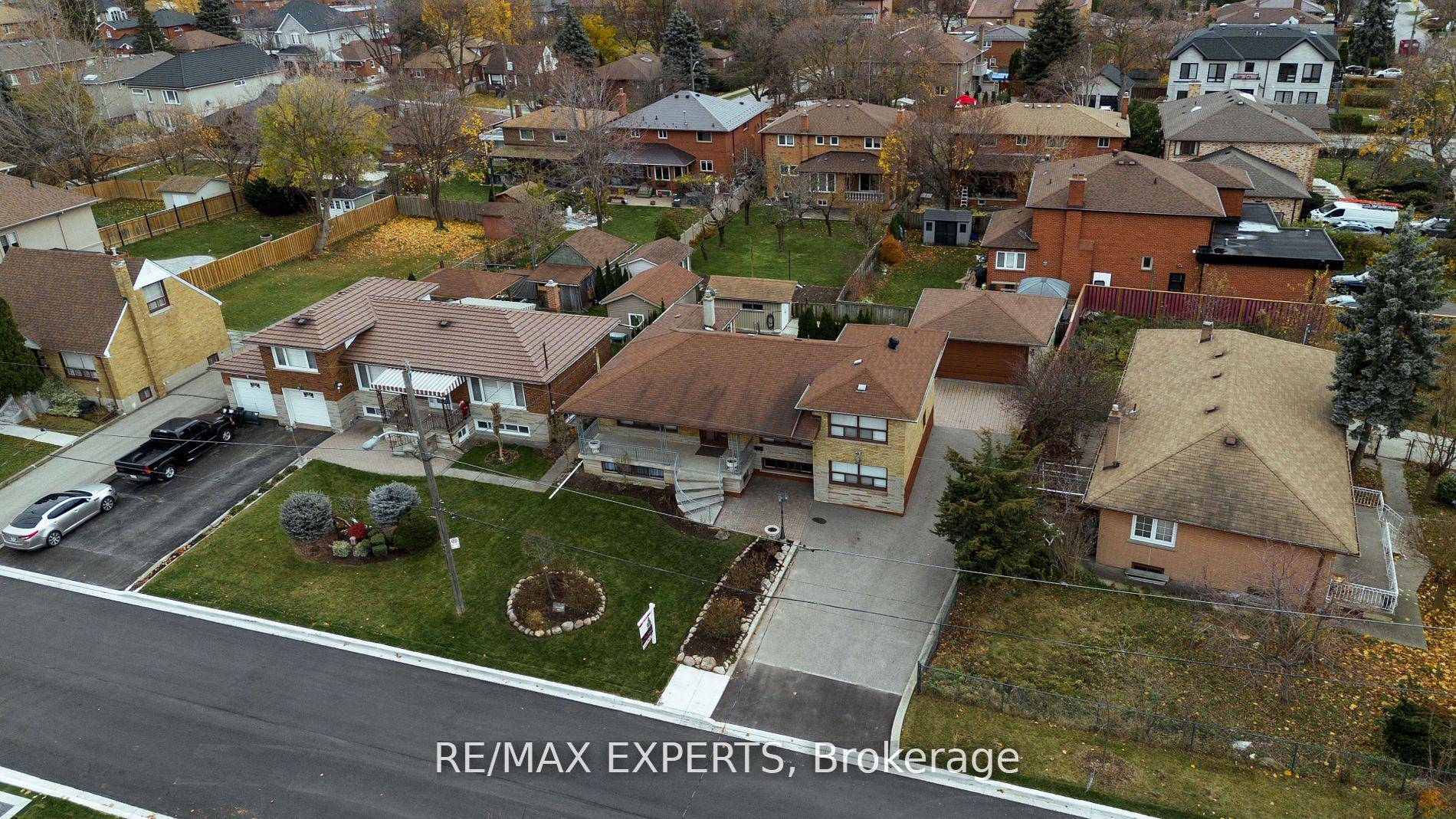 This unique four level side split combines comfort, functionality, and versatility.