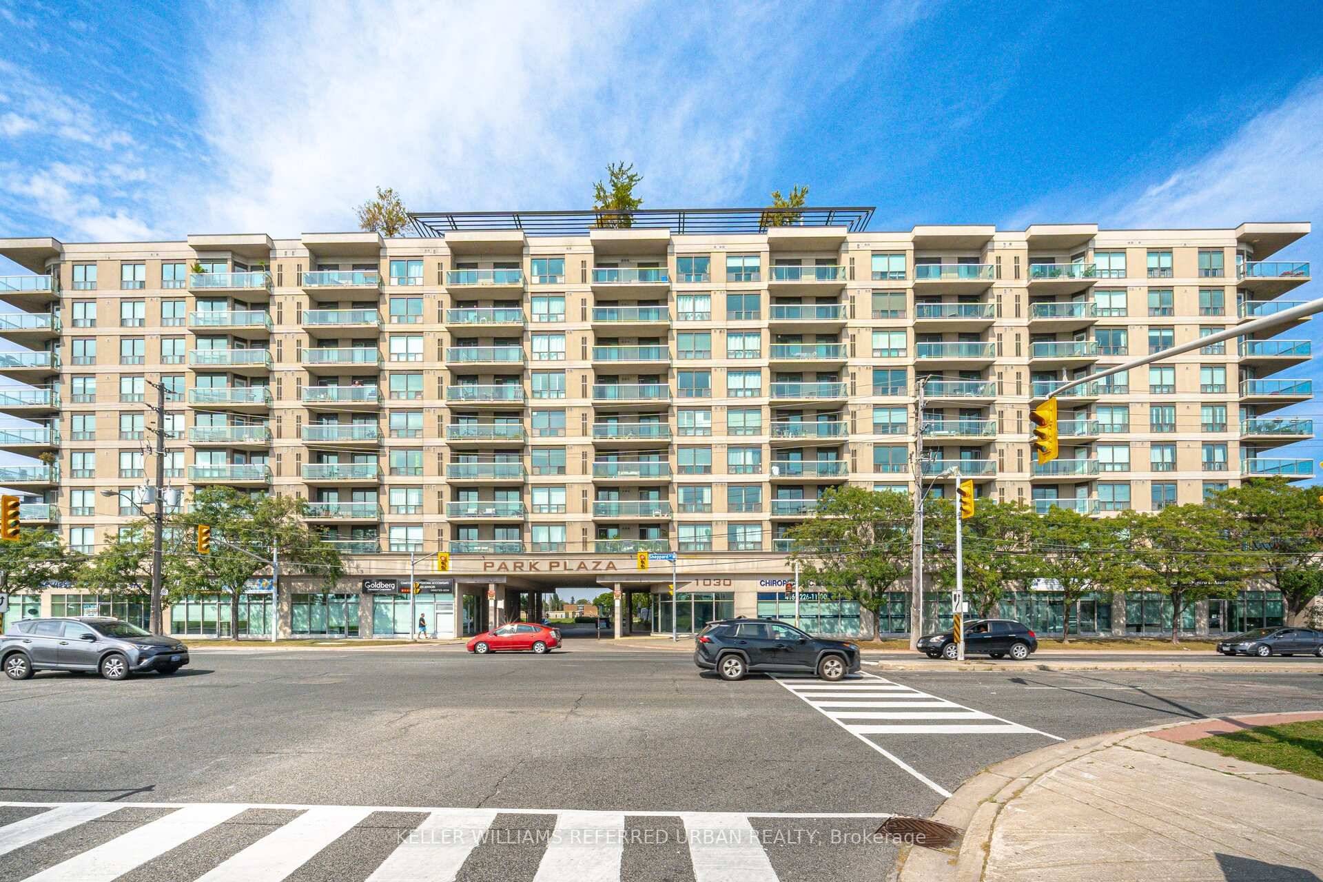 Unobstructed, panoramic views from this 2 bedroom, 2 bathroom split bedroom corner suite, spanning 920sq', with engineered flooring throughout, and freshly painted.