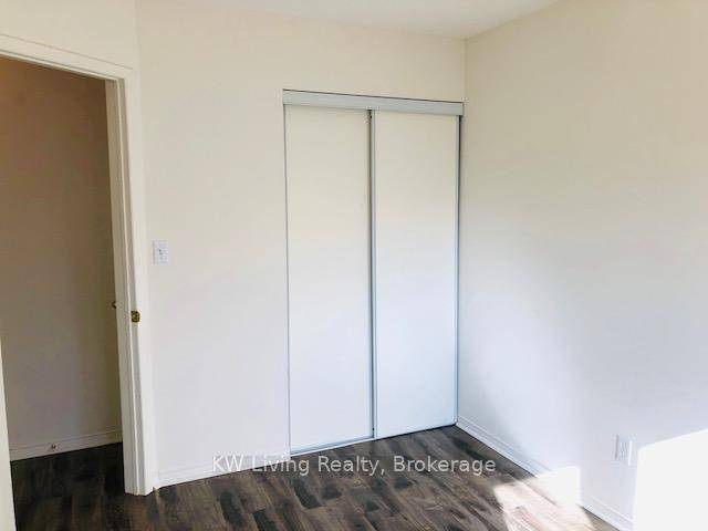 3 Bedroom 2 Bathroom Well Maintained Condo Townhouse in a Quiet Neighbourhood of Convenient Whitby Location Close to Schools, Shopping Centres amp ; Park !