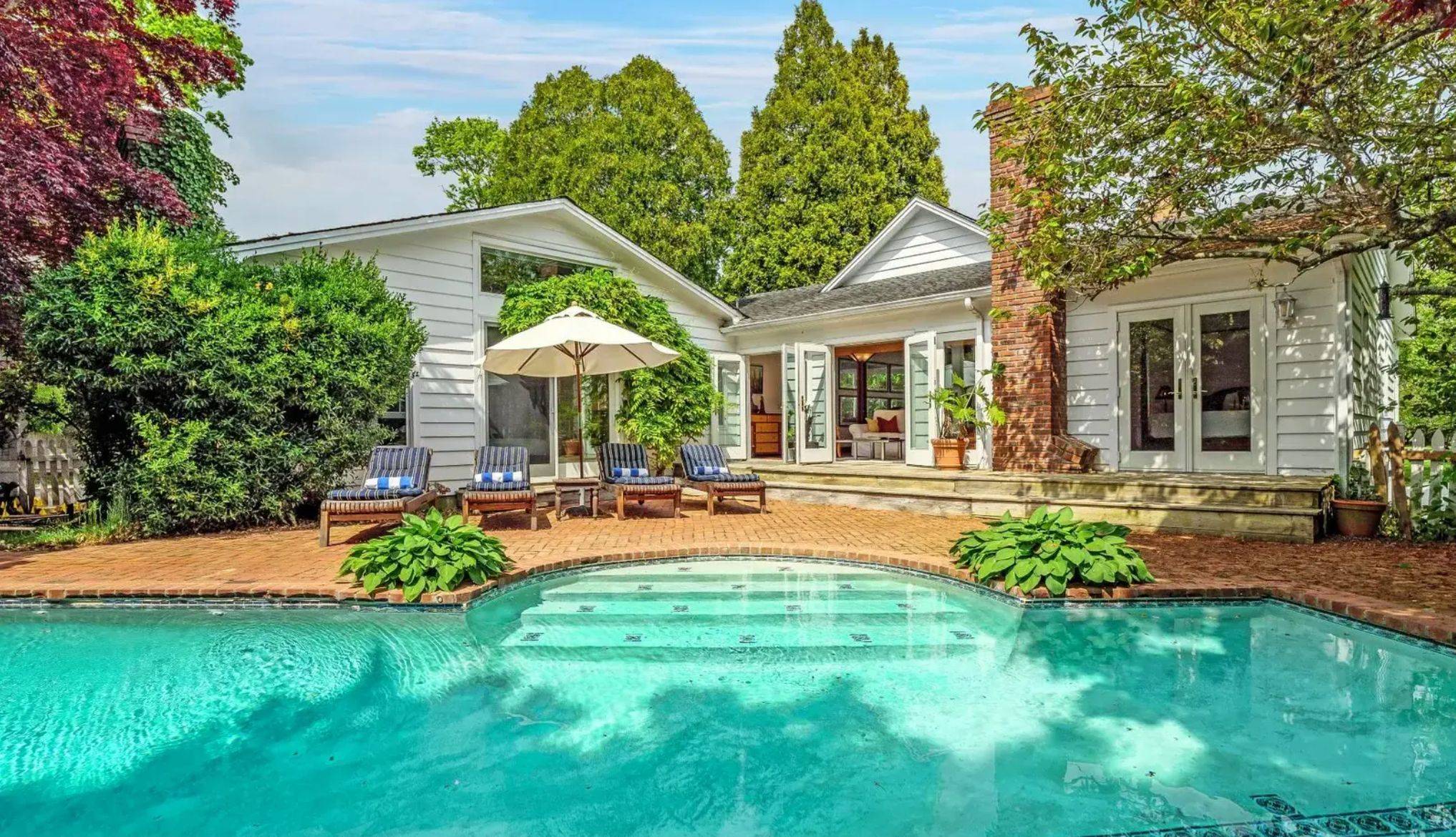 Southampton Village South of Hwy 5 Br Pool Near Coopers Beach