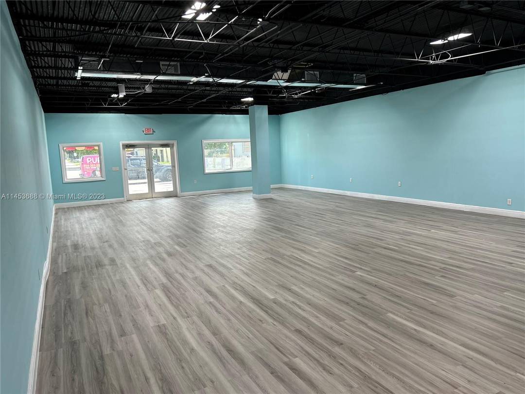The ONLY Retail FREE STANDING COMMERCIAL BUILDING IN PEMBROKE PINES FOR SALE under 800, 000 Why pay high rent and deal with a landlord when you can OWN your space ...