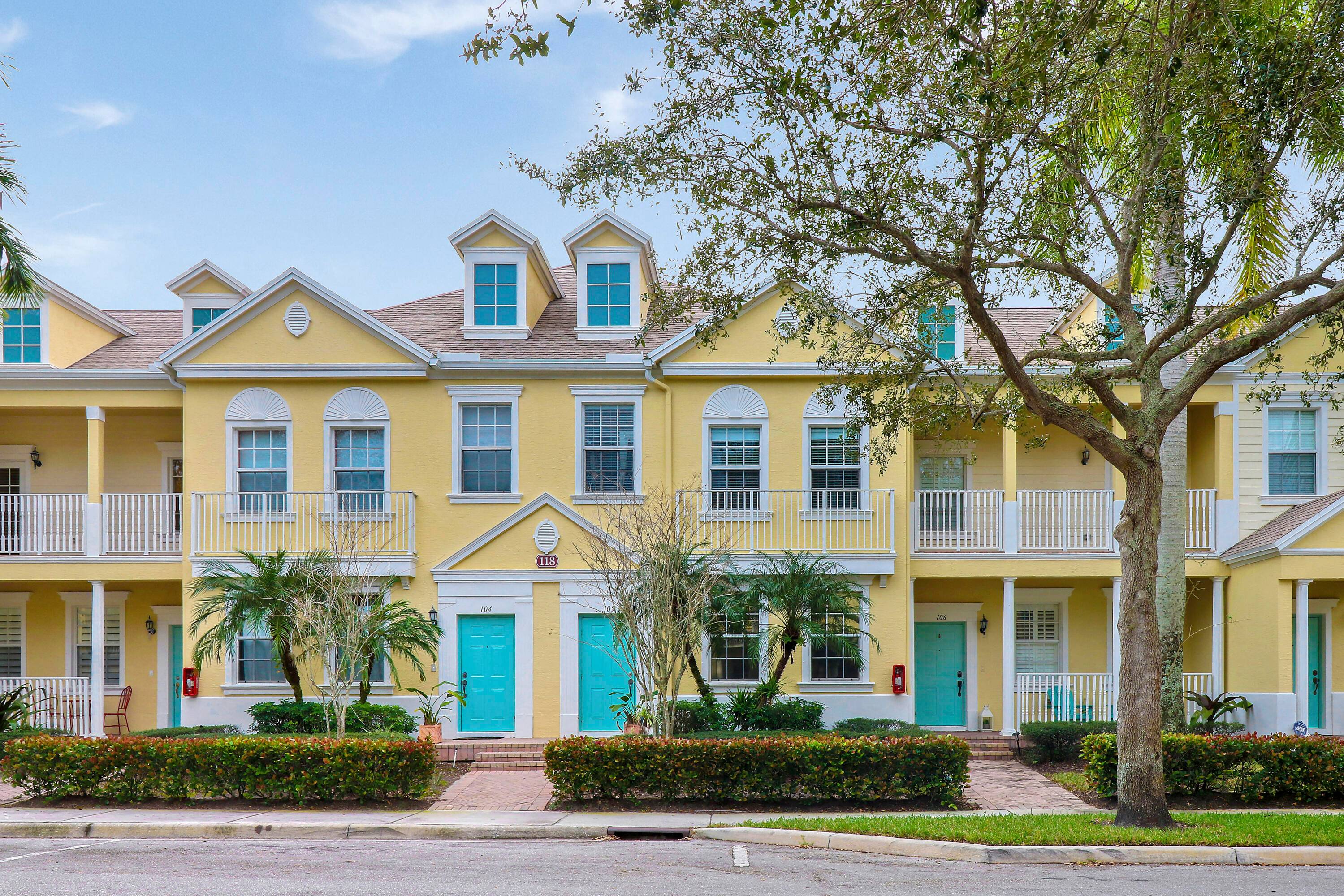 Welcome home to 118 Seagrape Dr 105 !