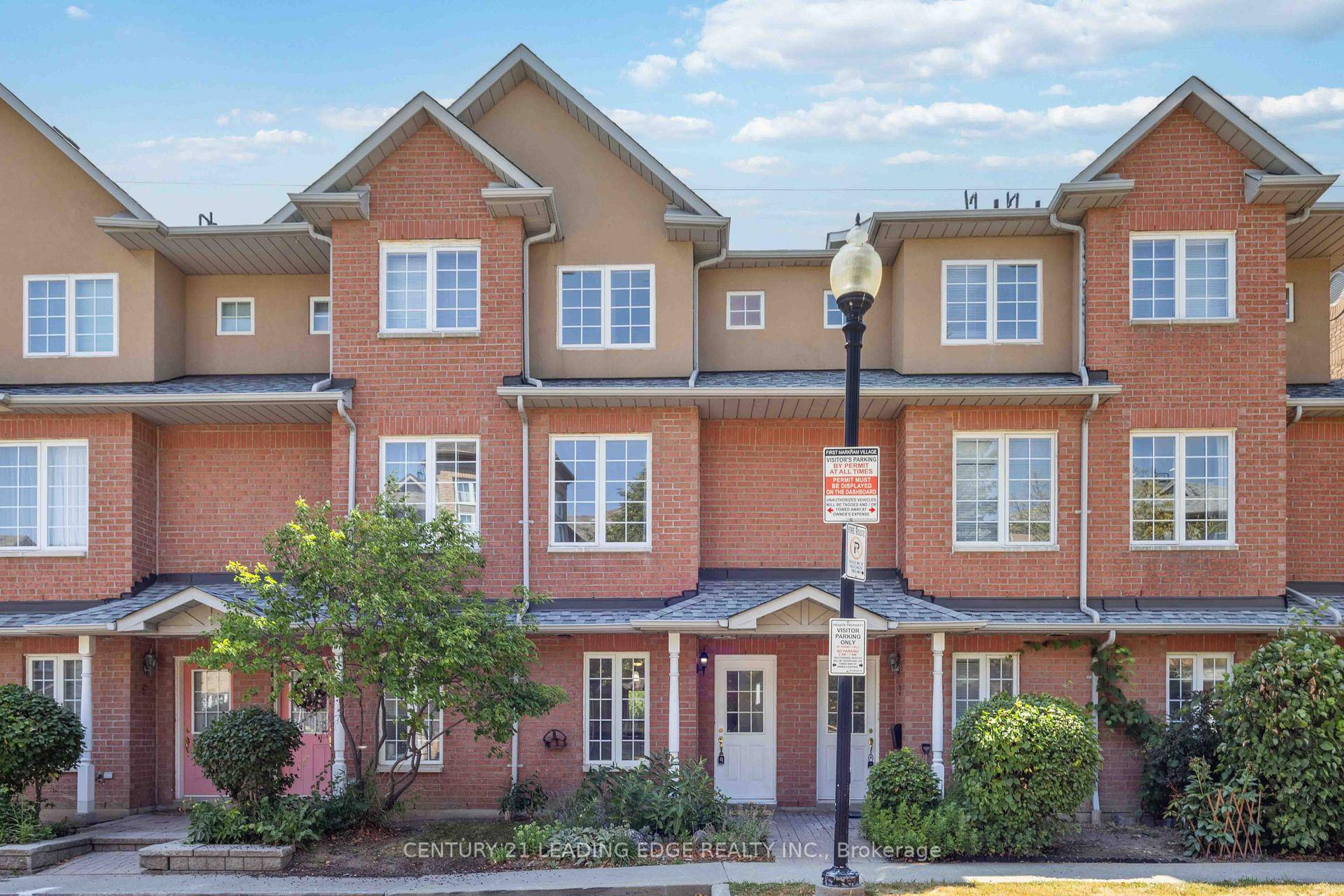 Bright freshly painted beautiful 3 bedroom, 3 bath townhouse in high demand Unionville Neighbourhood !