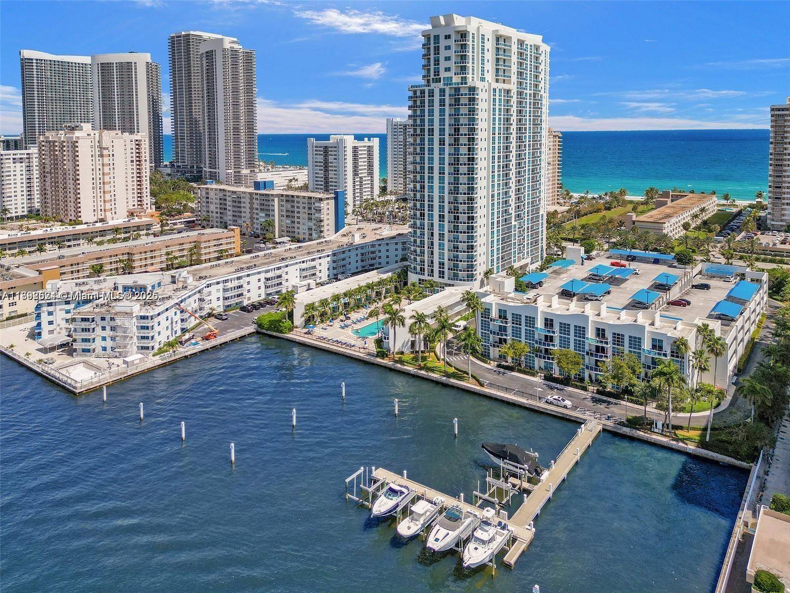 Wake up to ocean breezes and city views !