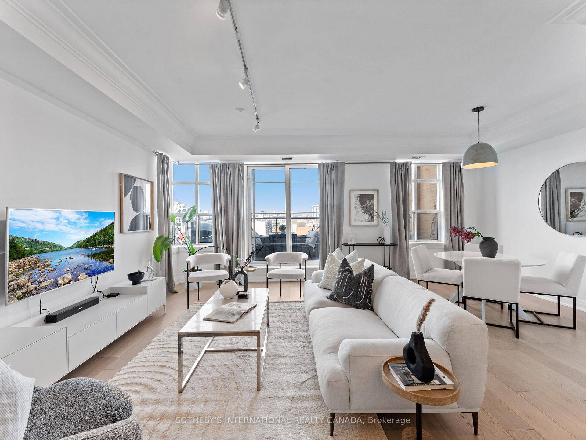 The Morgan is an elegant, art deco inspired building that blends the charm of old Manhattan with the vibrant energy of King West.