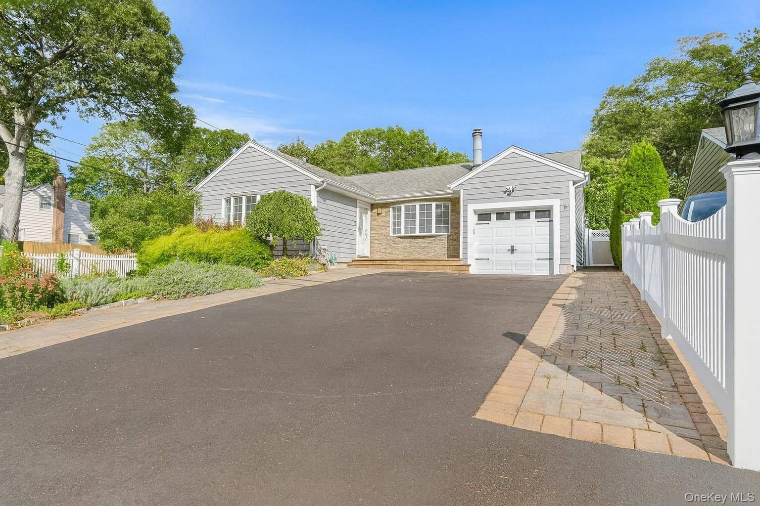 Welcome home to 178 Melville Road !