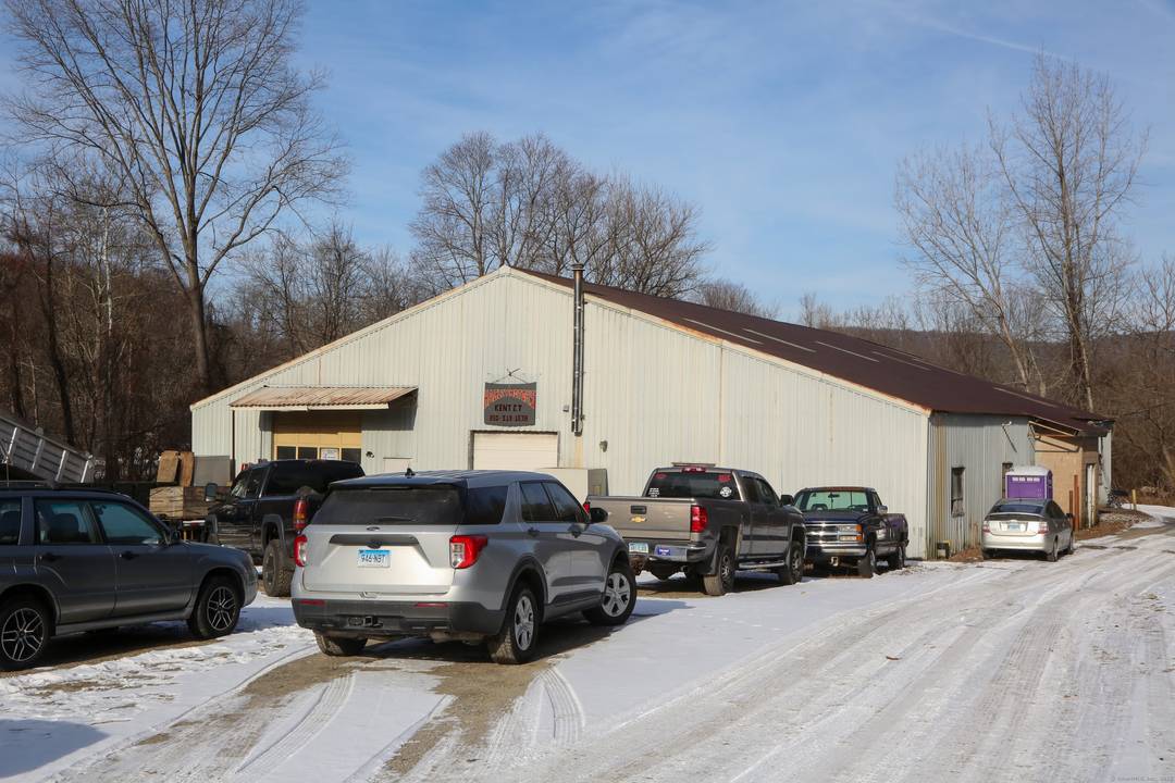 A trusted name in the community, this business offers an investor a turn key operation with a solid success of top shelf service and tremendous goodwill !