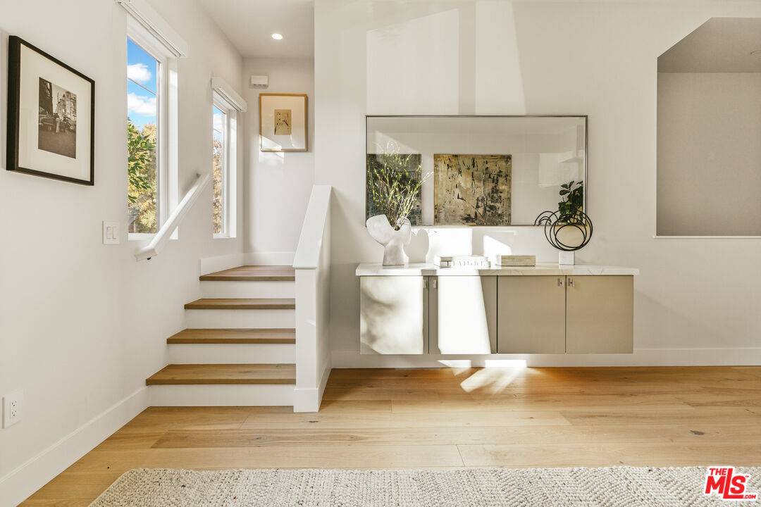 3230  S Barrington Ave 3BR Marina Del Rey La
