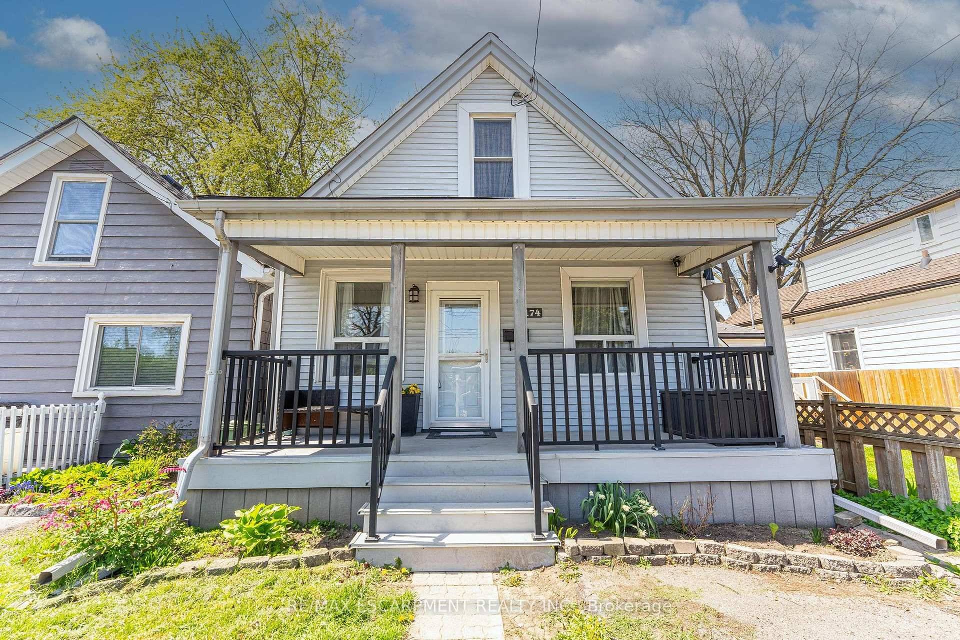 Discover your ideal starter home on Hamilton Mountain !