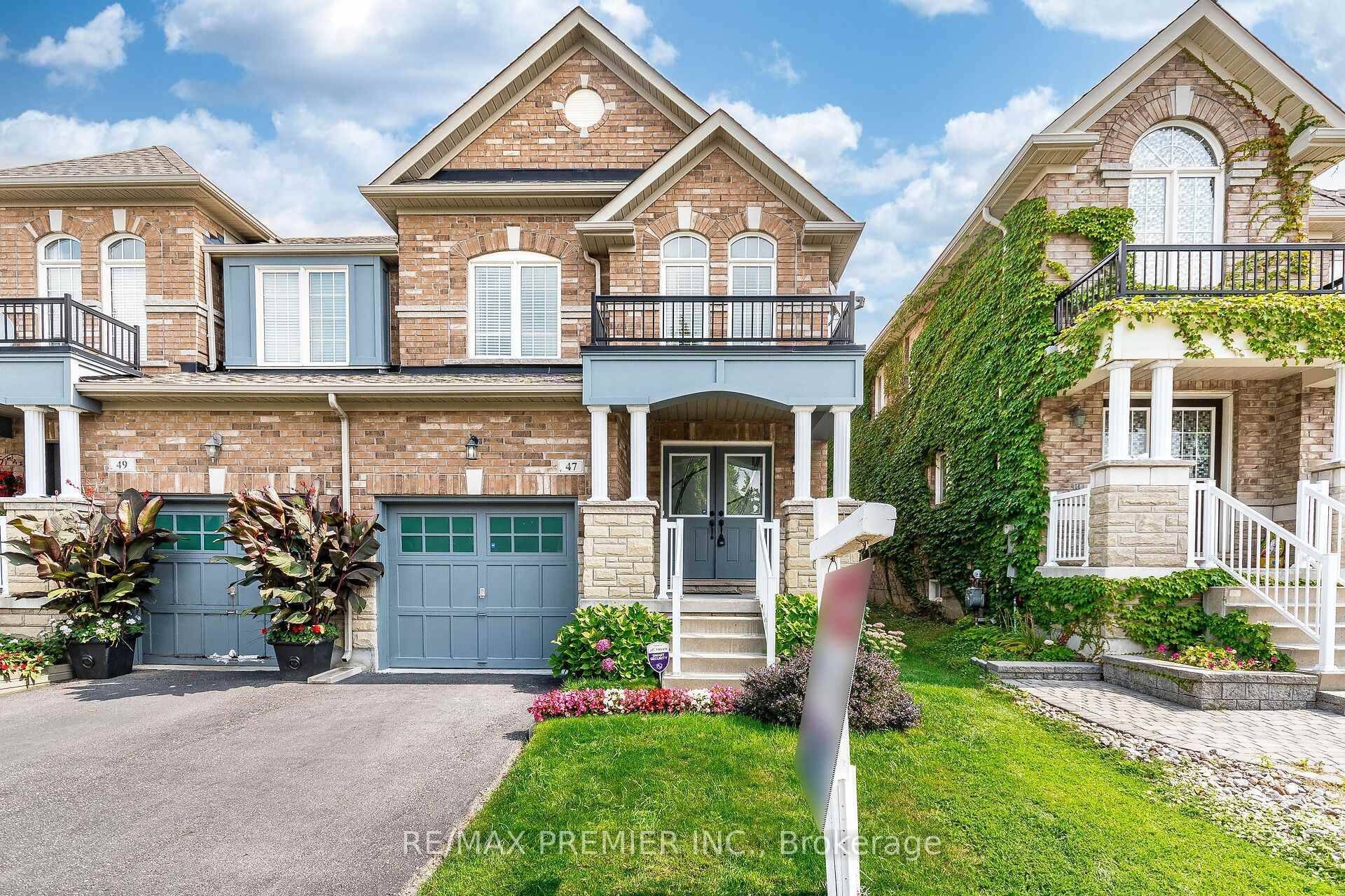 Beautifully maintained 3 bedroom semi detached home in the highly desirable Patterson community.
