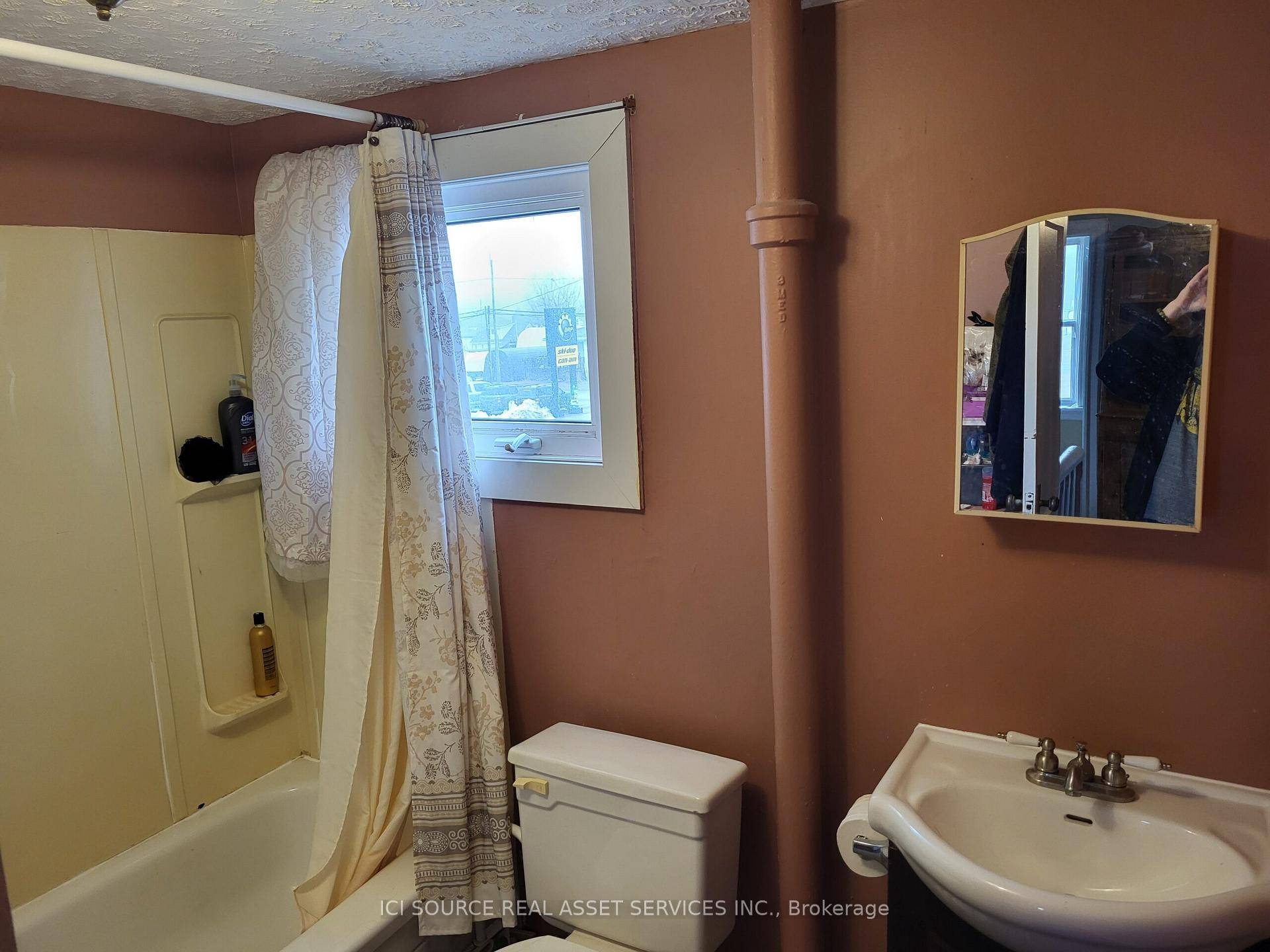 Large Family home that was a Duplex and can still be with minimal effort.