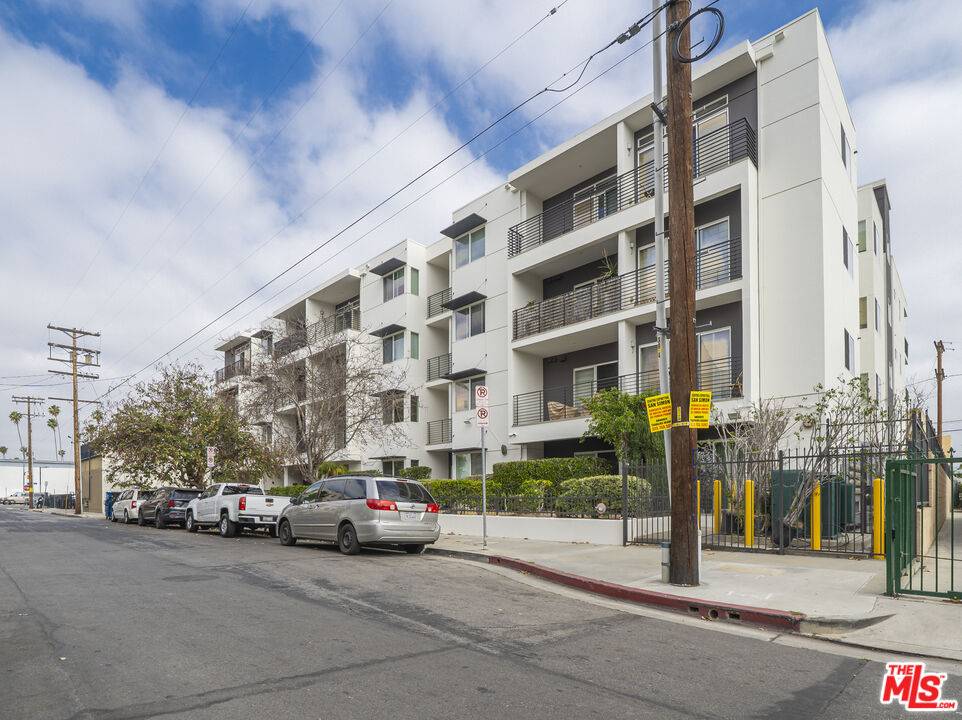 3061  W 12th Pl 2BR La