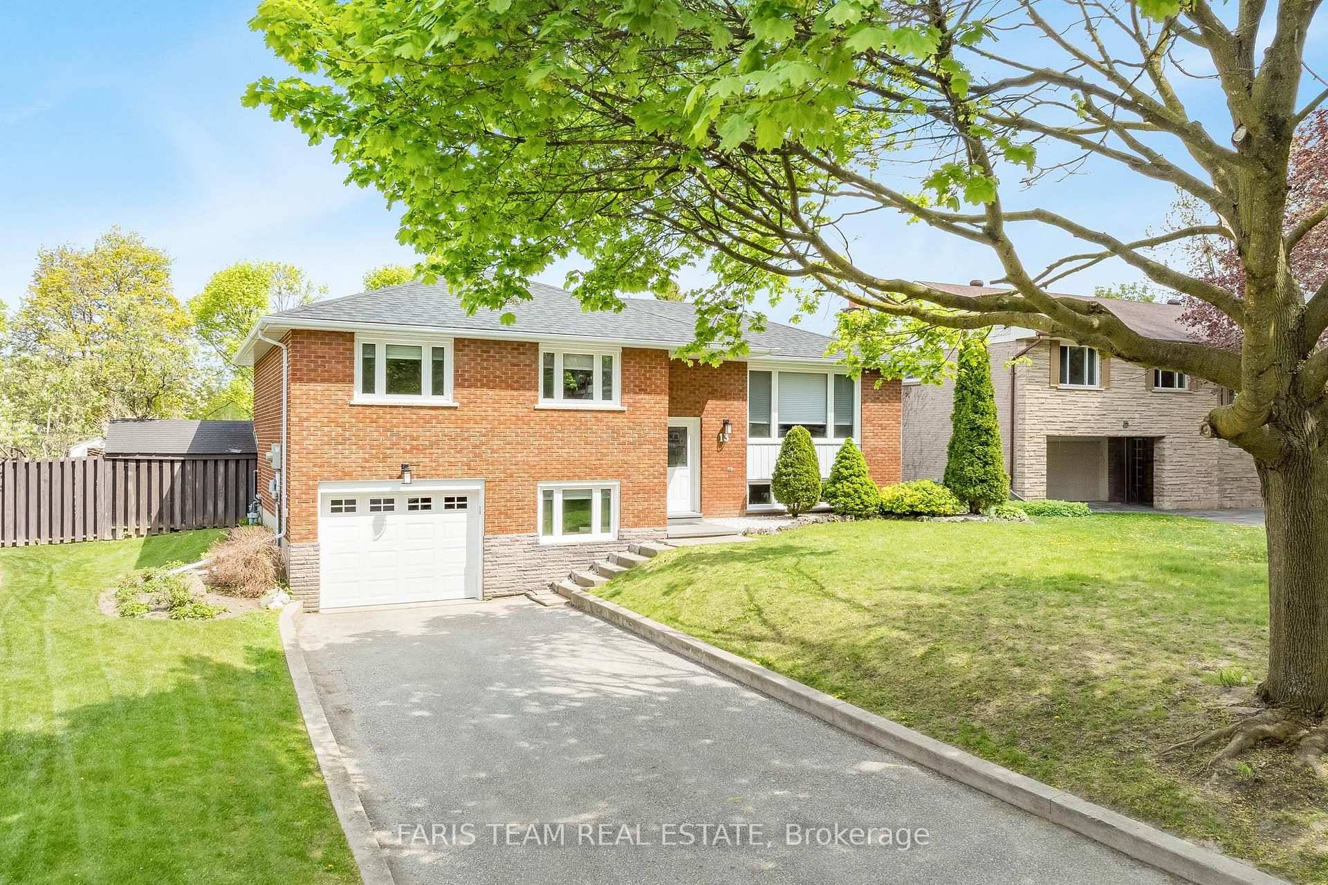 Top 5 Reasons You Will Love This Home 1 This home is perfectly situated in one of Barrie's most desirable neighbourhoods, backing directly onto Greenfield Park with access to a ...