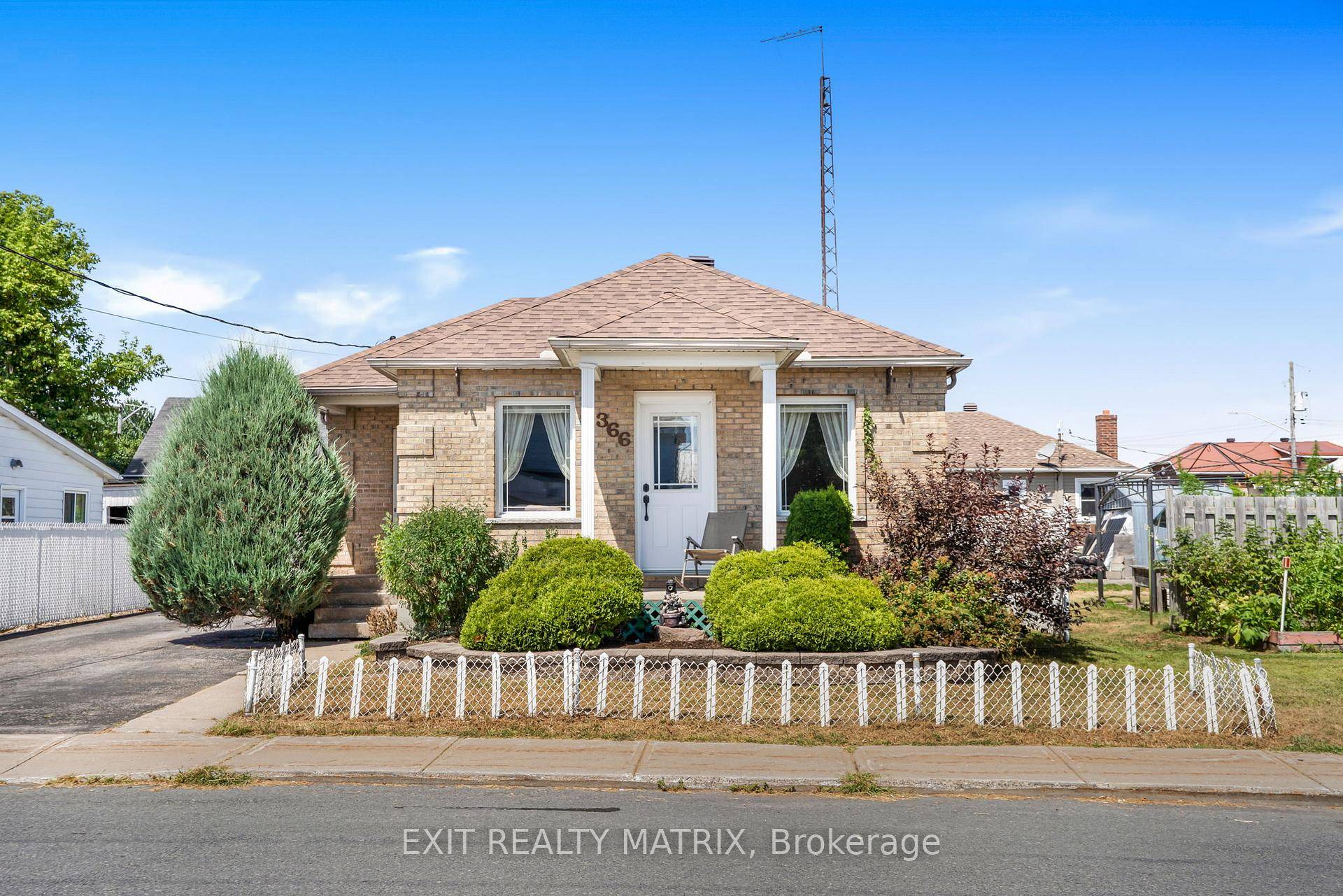 Well maintained and move in ready, this 1, 260 sq.