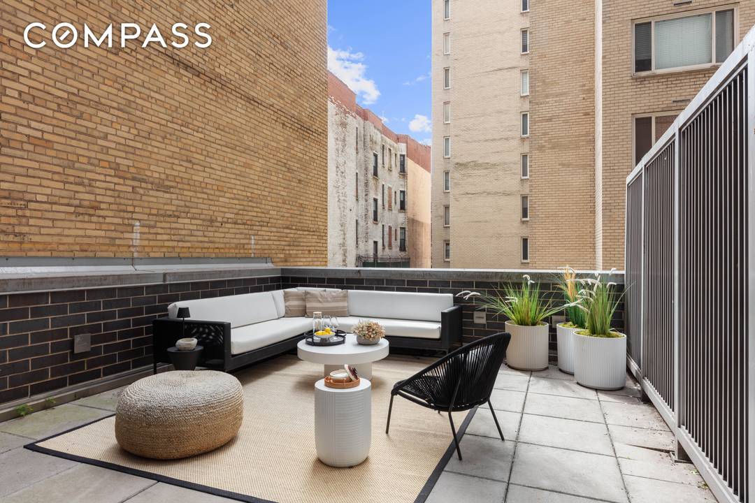 UES Oasis with a 481 SF Private Terrace Welcome home to this full service condominium where indoor elegance meets alfresco living.
