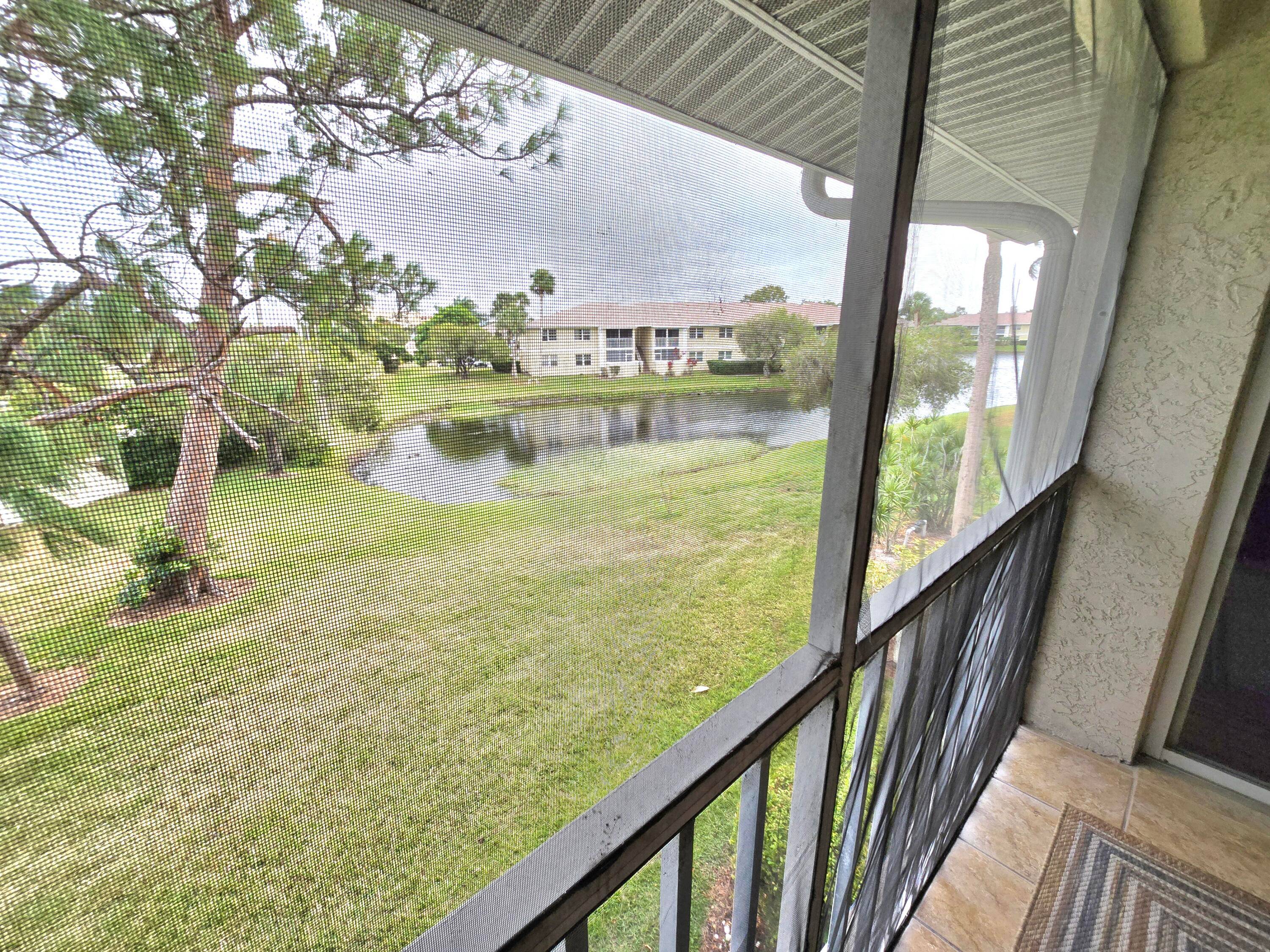 Beautiful updated 2 bedroom and 2 bathroom condo in the very nice community of Midport 1.