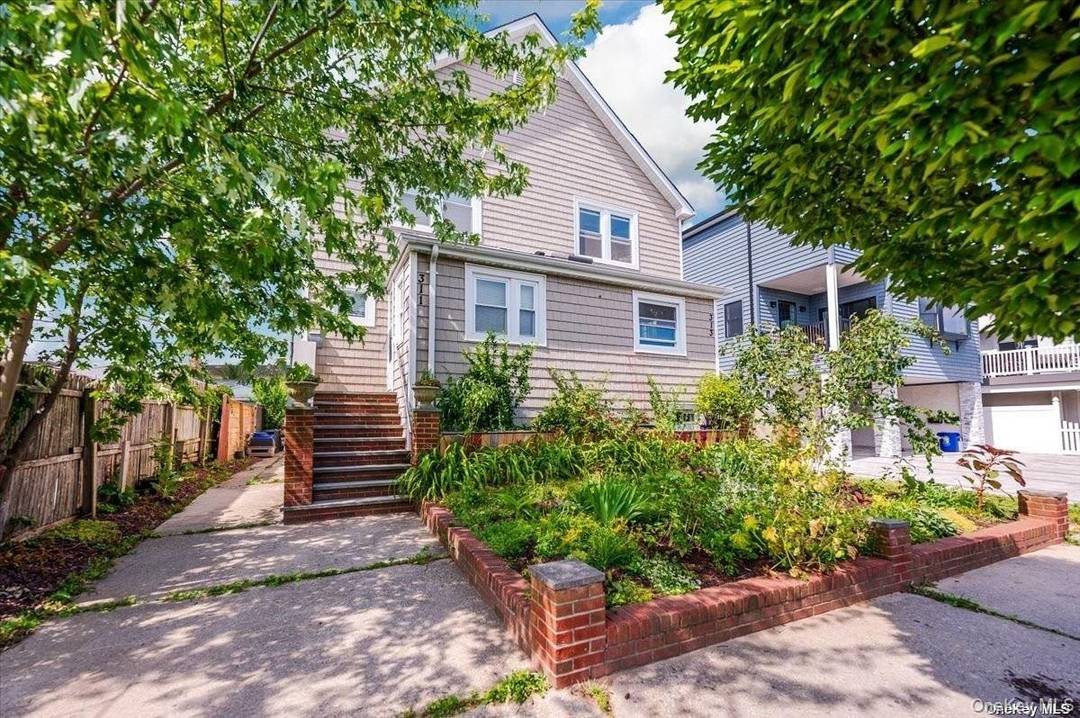 Beautifully maintained 2 bedroom, 1.