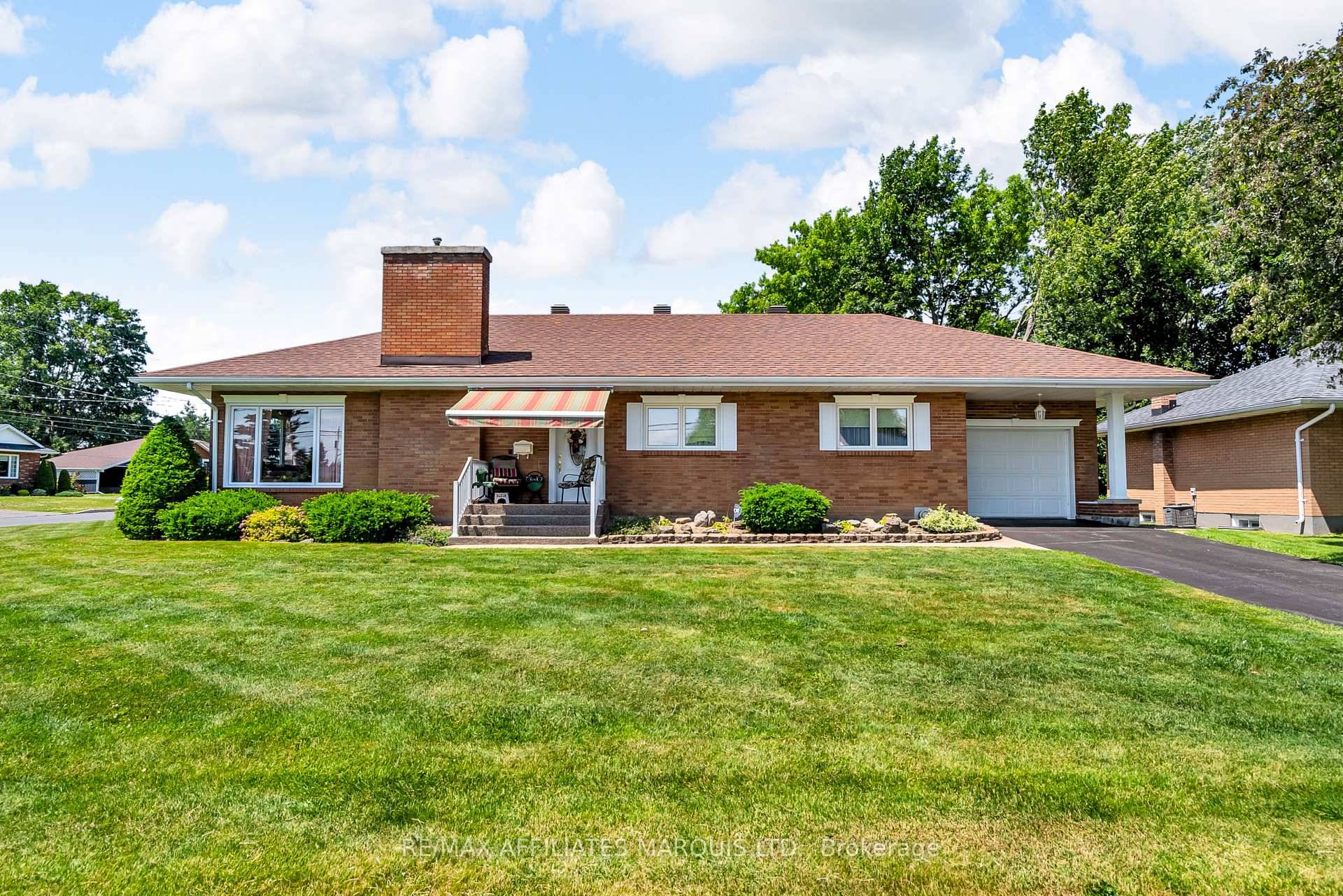 Welcome to this immaculate all brick bungalow, ideally situated on a spacious corner lot in the heart of Riverdale one of the city's most sought after neighbourhoods.