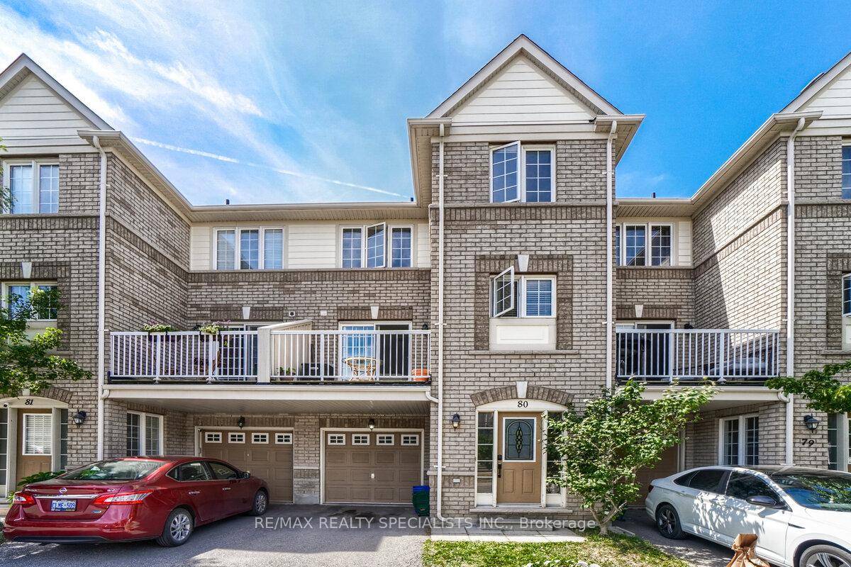 Bright And Spacious Home, Functional Floor Plan W Eat In Kitchen.