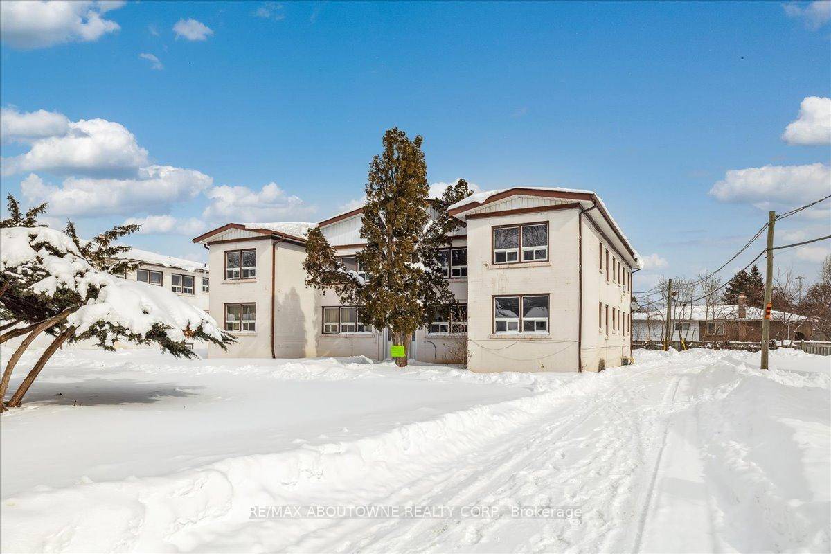 Discover modern living in this recently renovated 2 bedroom, 1 bathroom unit at 1023 Churchill Avenue in Oakville's College Park neighborhood.