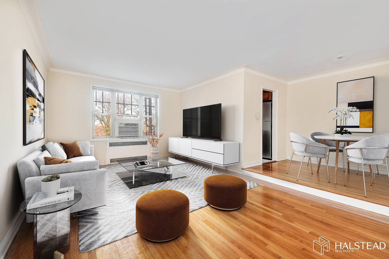 This is a very spacious apartment with over 950 square feet of living space.