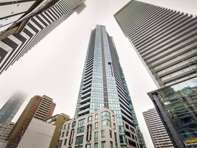 Interiorly designed and renovated, this luxuriously furnished 1 1 unit in the prestigious Yonge amp ; Bloor neighborhood offers modern finishes and laminate flooring throughout.