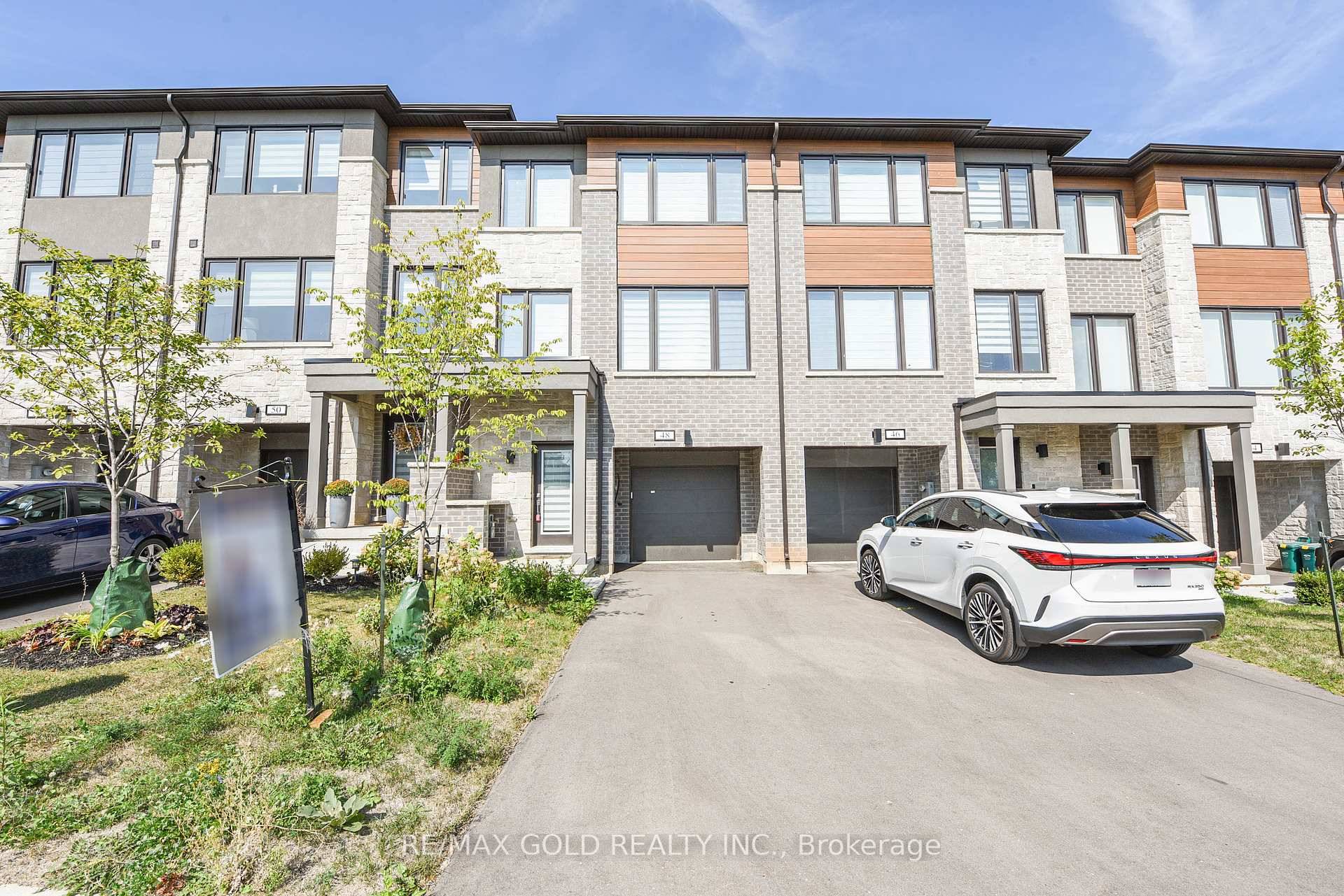 Upgraded Luxury Townhouse, With Backyard, Seller Paid 25, 430.