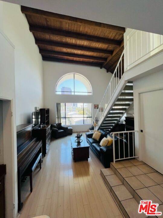221 S Gale Dr 3BR Beverly Grove La