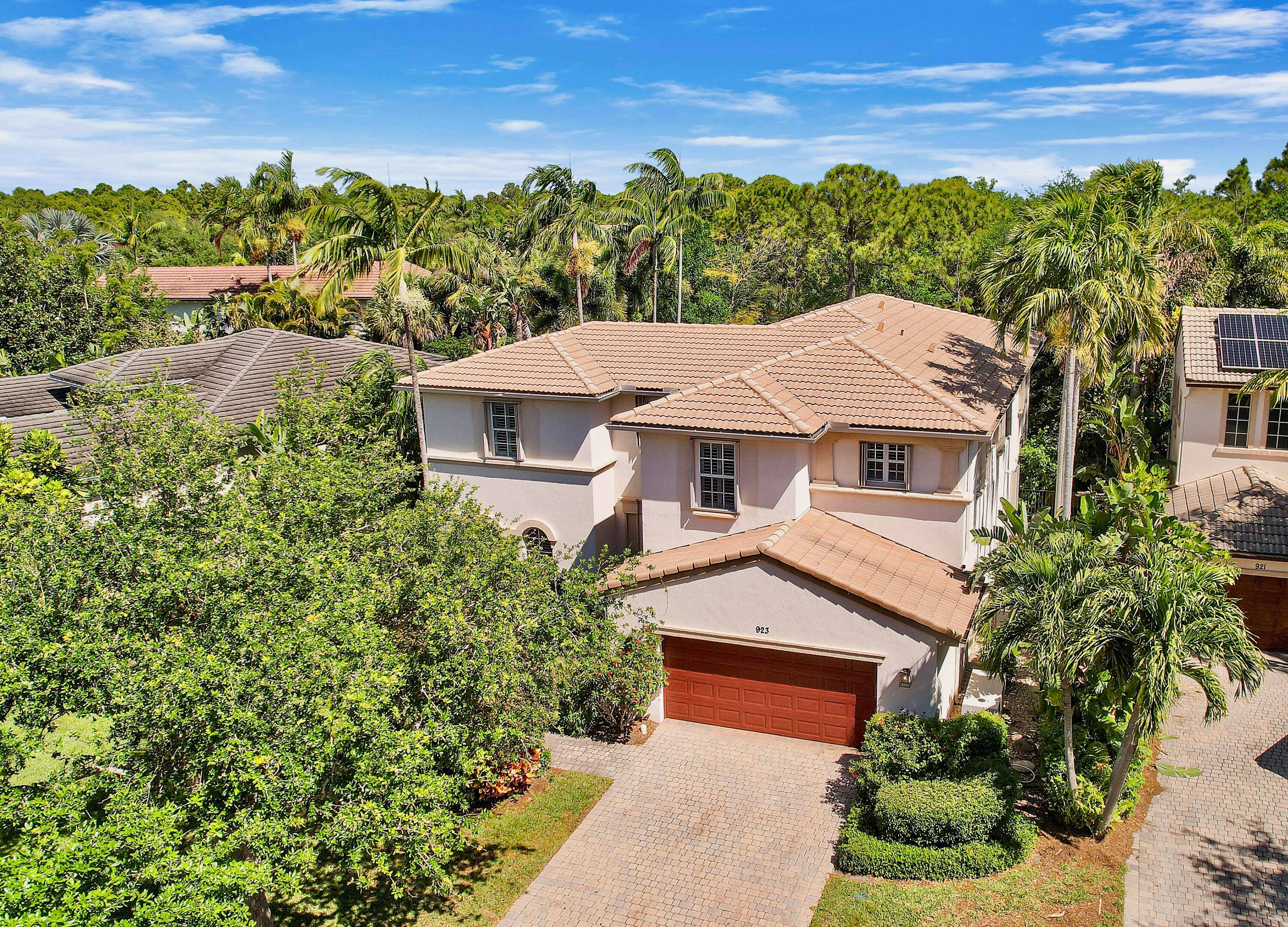 Nestled on one of Evergrene's most sought after streets, this Stonehaven model is a must see !