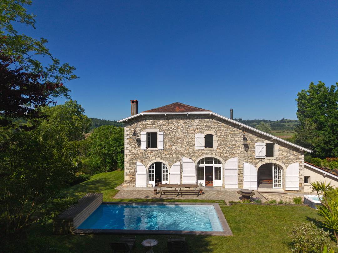Exceptional Property – 770 m², 5-Star Guest Accommodation and 6.5 Hectares