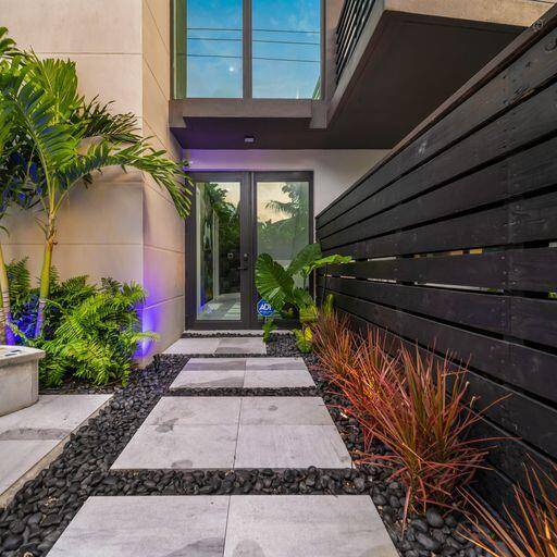 Esqusite corner 3 story townhome with private pool and outdoor bar in the desirable Lakeridge community.