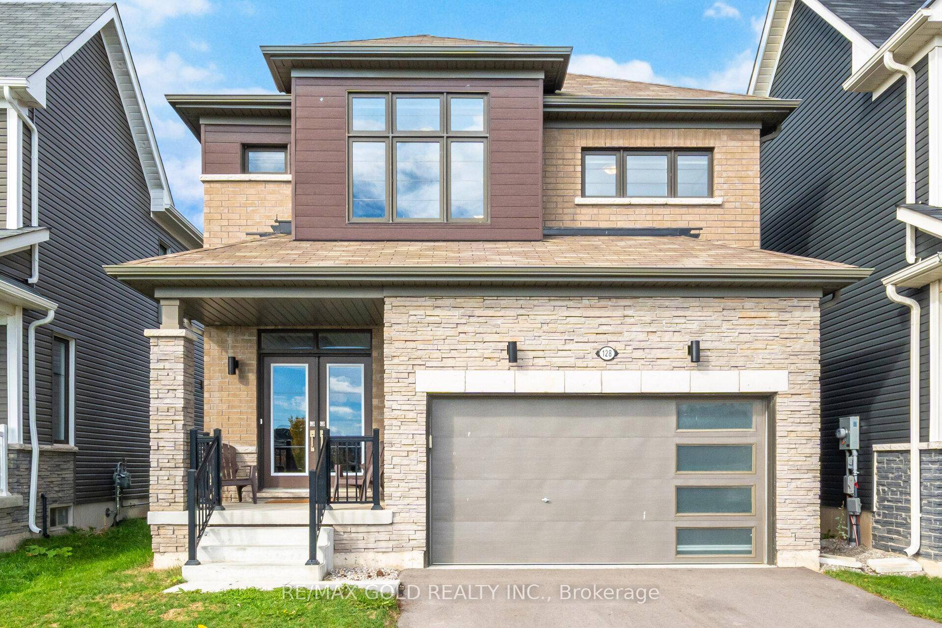 This beautiful 4 bedroom, 3 bathroom detached home, built in 2022, is located in the growing Avalon community.