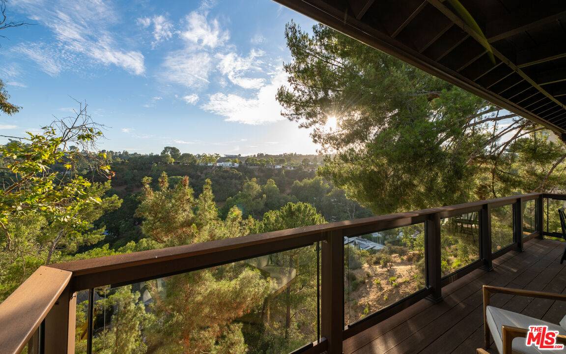 8579   Skyline Dr 3BR Hollywood Hills East La