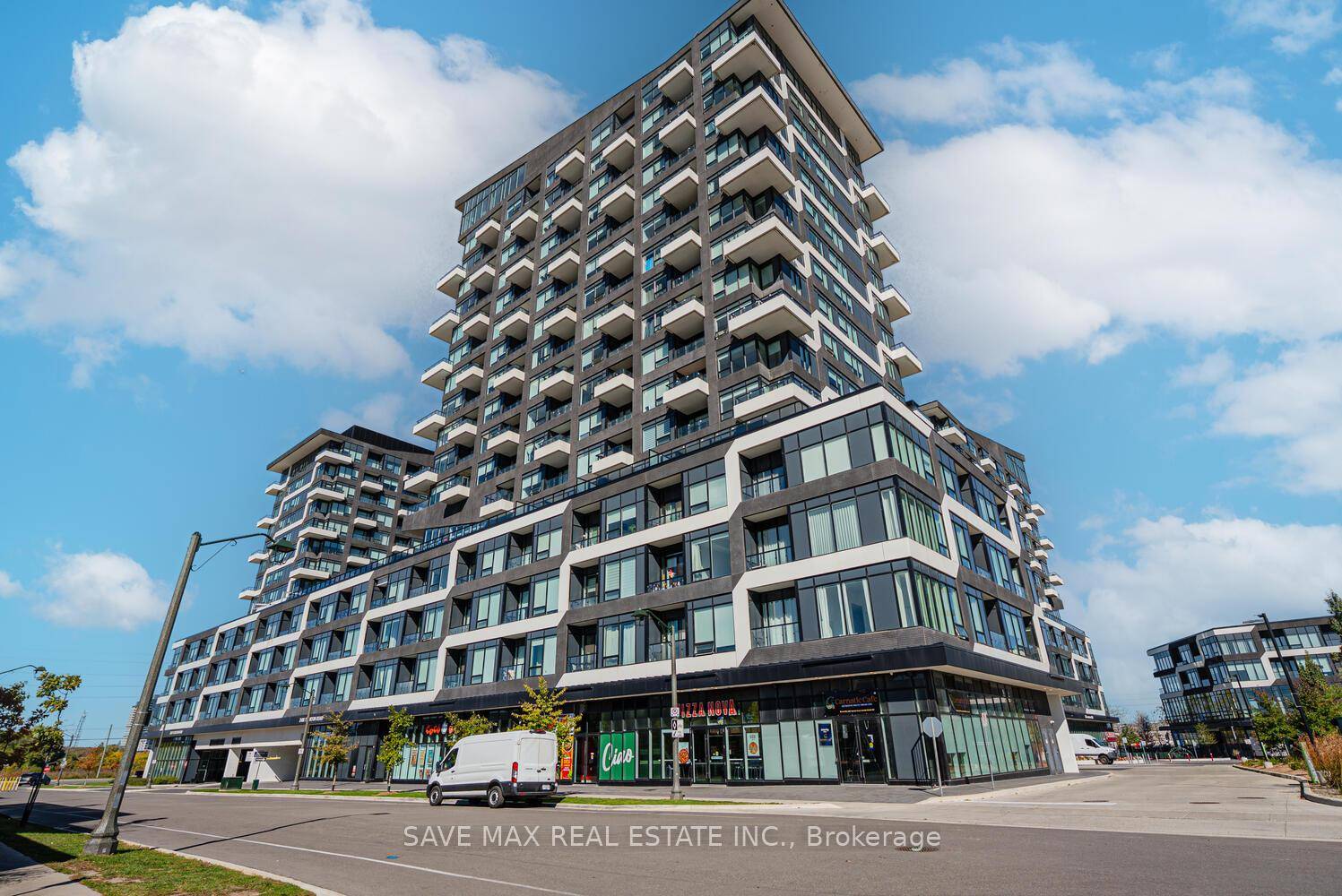 Discover modern living in the heart of Oakville with this beautifully maintained one bedroom condo that combines style, comfort, and convenience.