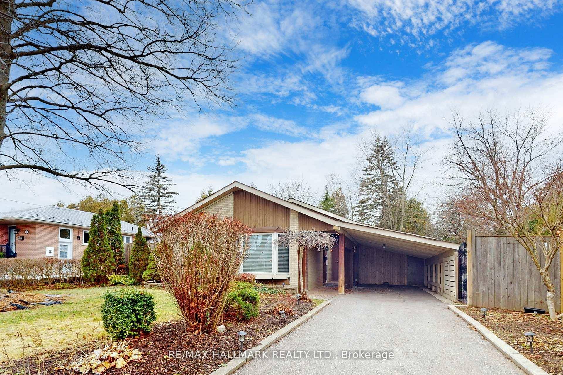 Entire Property Spectacular Sprawling Premium Lot Situated In Beautiful Aurora Highlands Neighborhood Mature Neighborhood Includes Nearby Parks, Schools, Community Centre, Main Library And More !