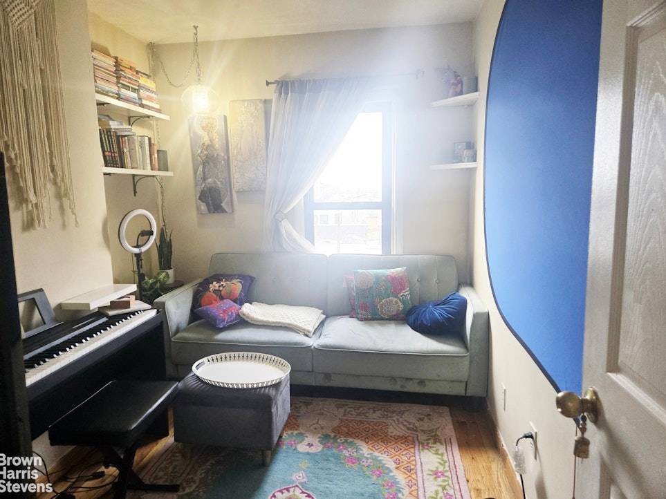 Adorable two bedroom on a quiet block in Prime Park Slope !