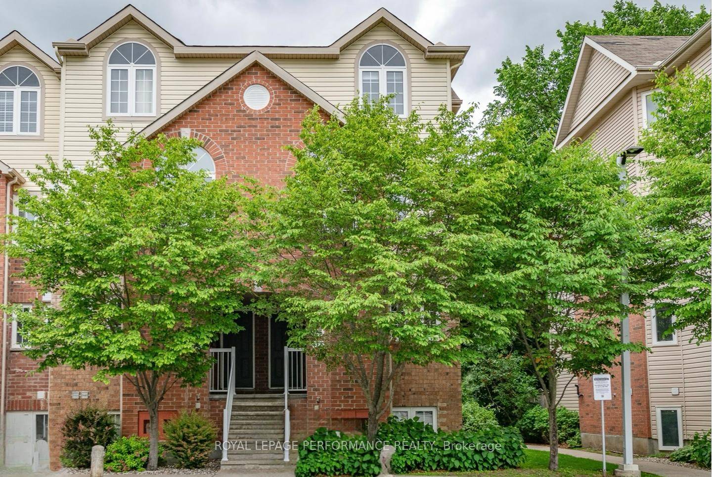 Move in ready 3 bed, 2 bath end unit terrace home, ideally situated on a quiet, family friendly cul de sac.