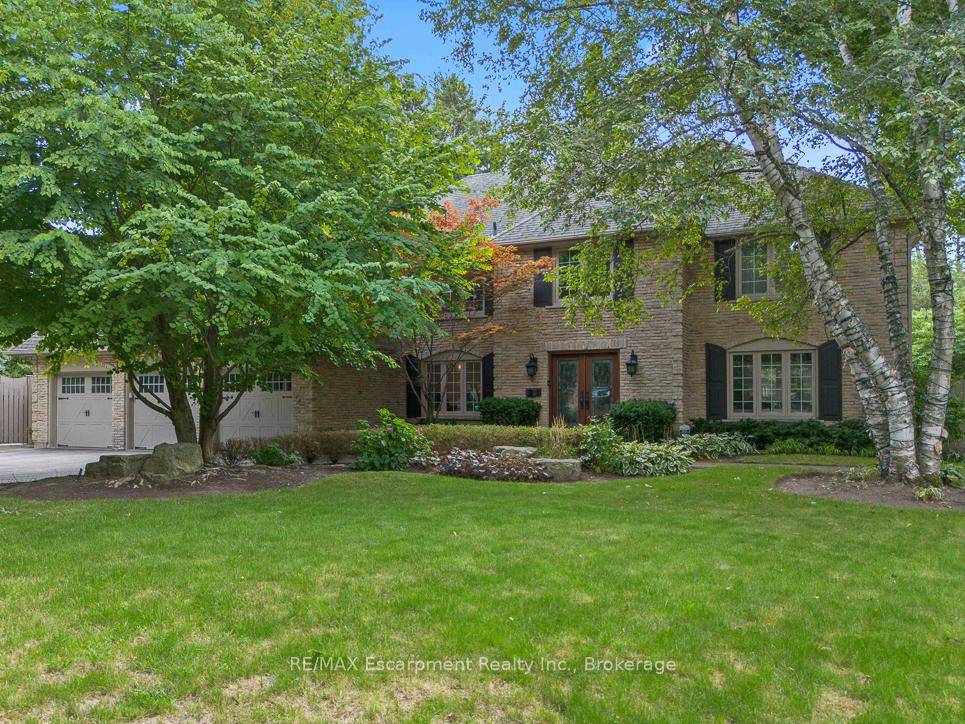 Welcome to 138 Cavendish Court, nestled in Oakville's coveted Morrison neighbourhood.