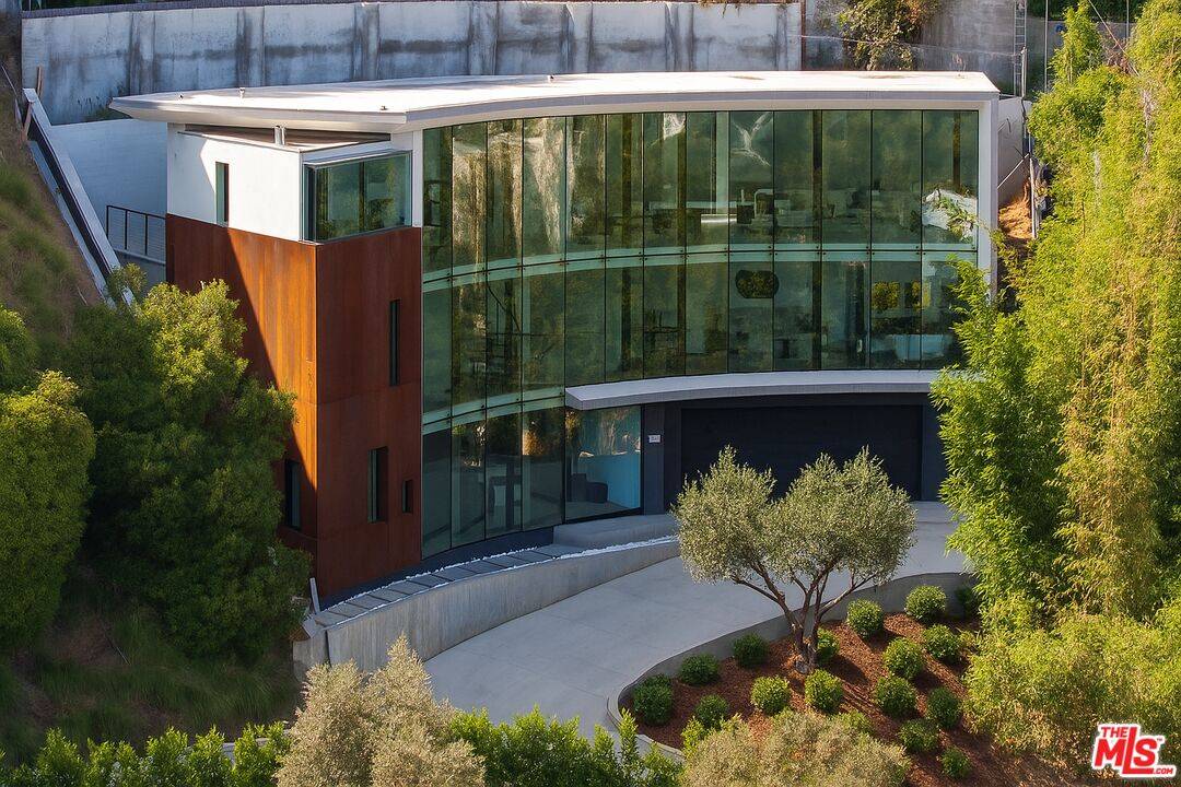 9277   Thrush Way 3BR Sunset Strip La