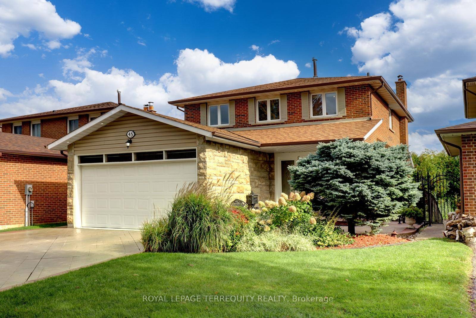 Discover this stunning 2 storey, 4 bedroom, 4 bathroom home tucked away on a quiet, tree lined terrace in Brampton's highly sought after Professor's Lake community.