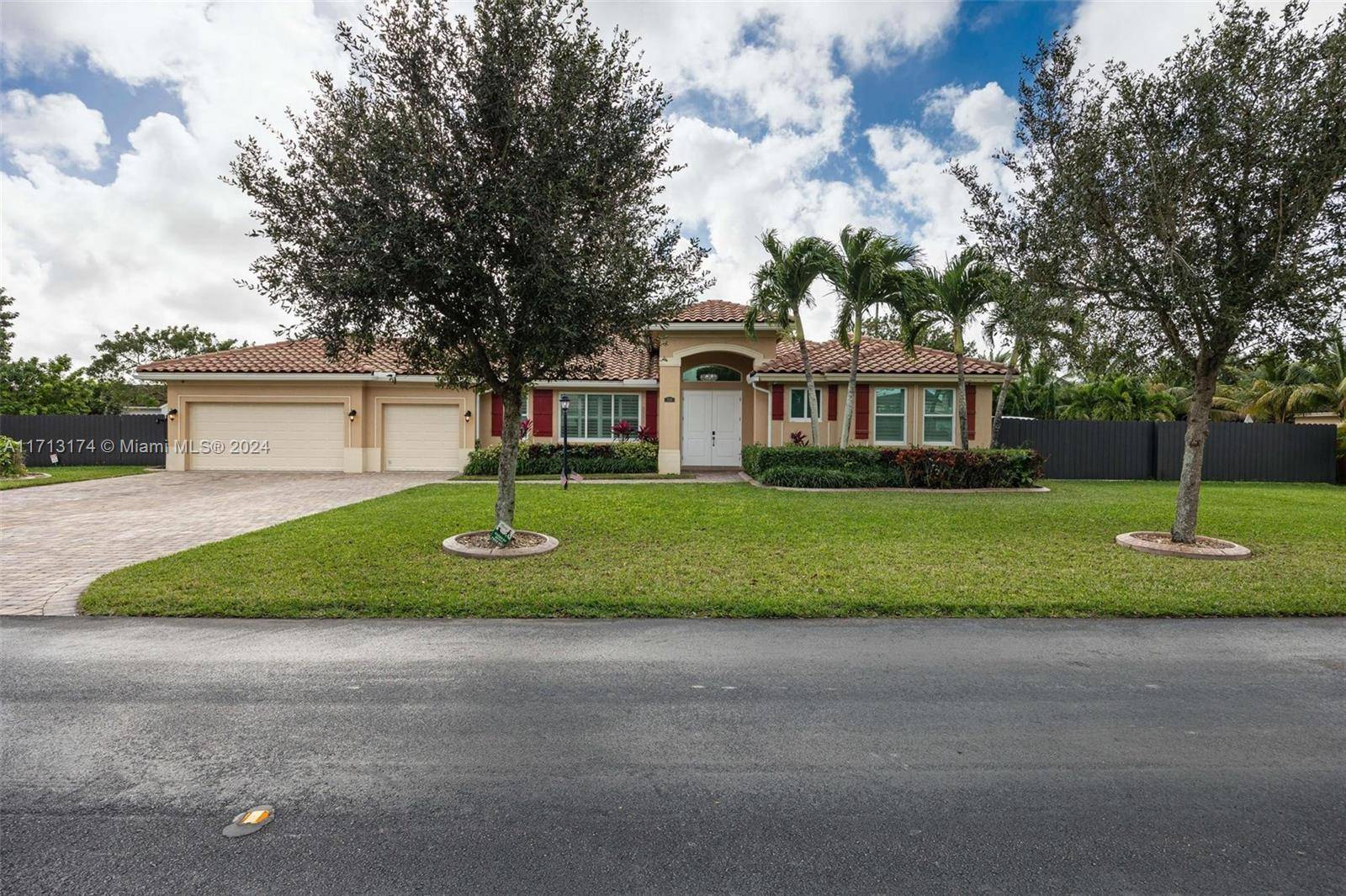 Welcome to your dream home in the sought after neighborhood Redland Reef !