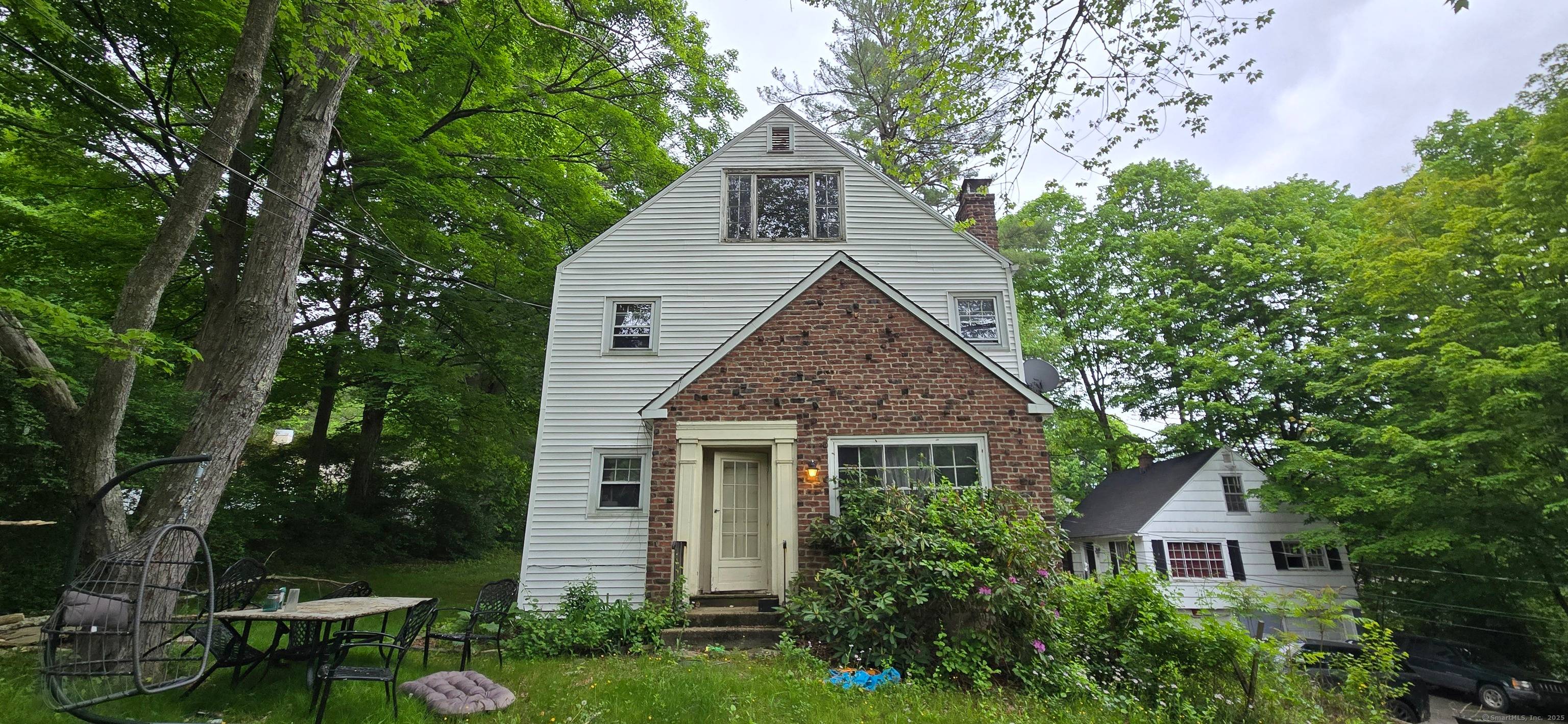 Beautiful, cash flowing 4 Family in one of Connecticut's most highly desired multifamily markets.
