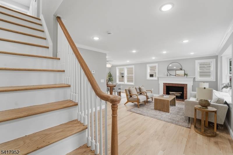 Completely renovated Colonial in Verona ?