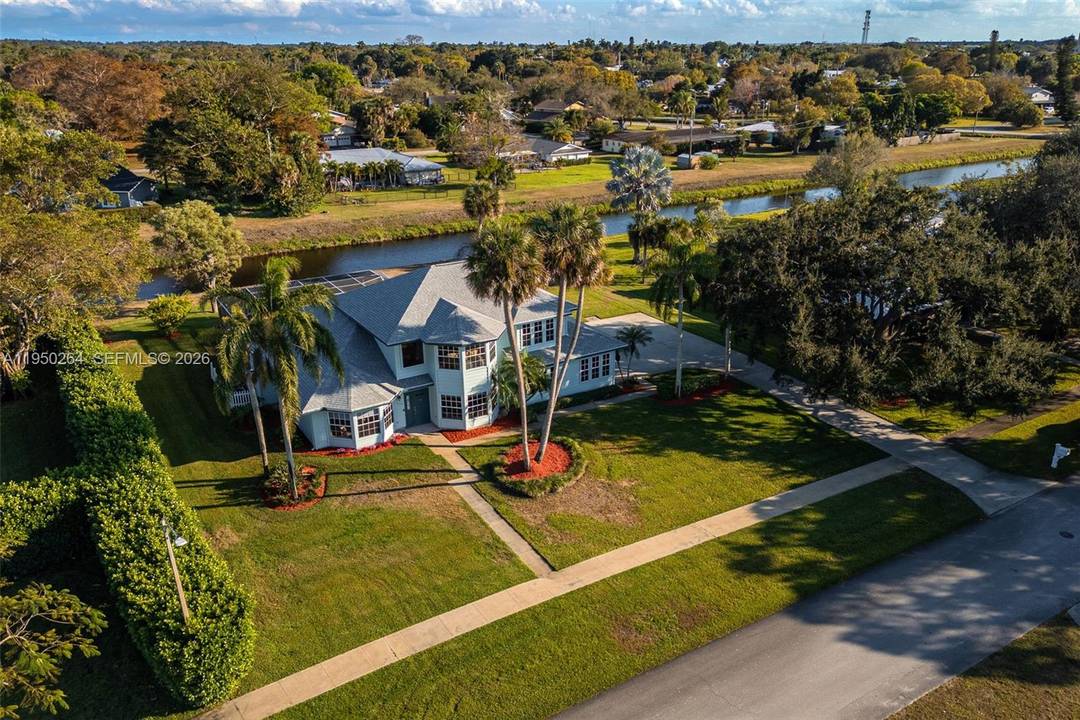 Located in a quiet, desirable neighborhood in Clewiston, FL, this spacious home offers just under 3, 700 sq ft of living space with 4 bedrooms, 3 full baths, and 2 ...