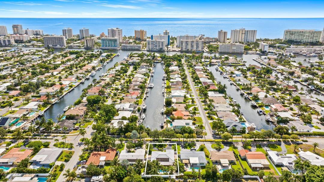 In the heart of Pompano Beach, one of South Florida s fastest growing hotspots just steps from the pier, dining amp ; shops !