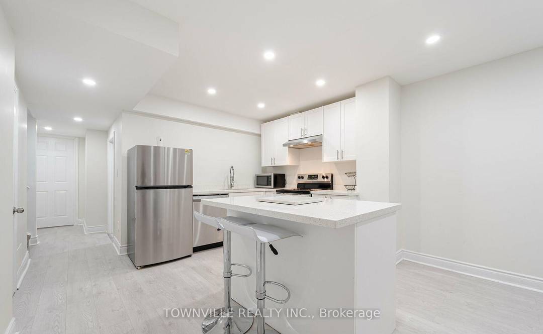 2 bed 1 bath legal basement furnished apartment at Mississauga Rd and Financial Dr in Brampton L6Y Separate entrance, fully furnished apartment.