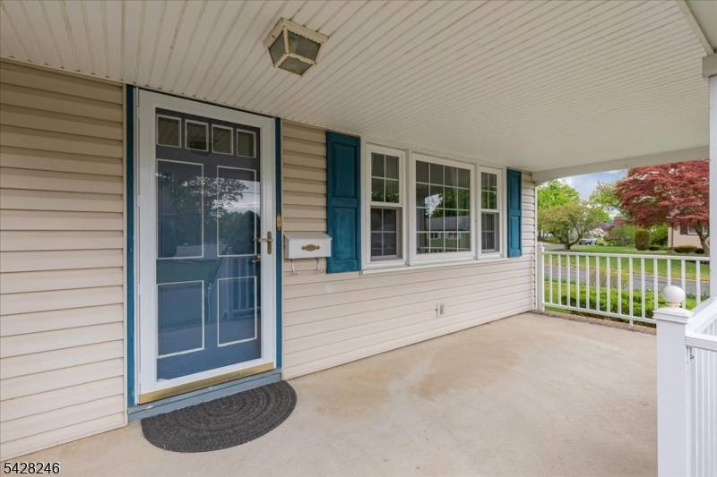 3 Bedroom split level with large kitchen addition.