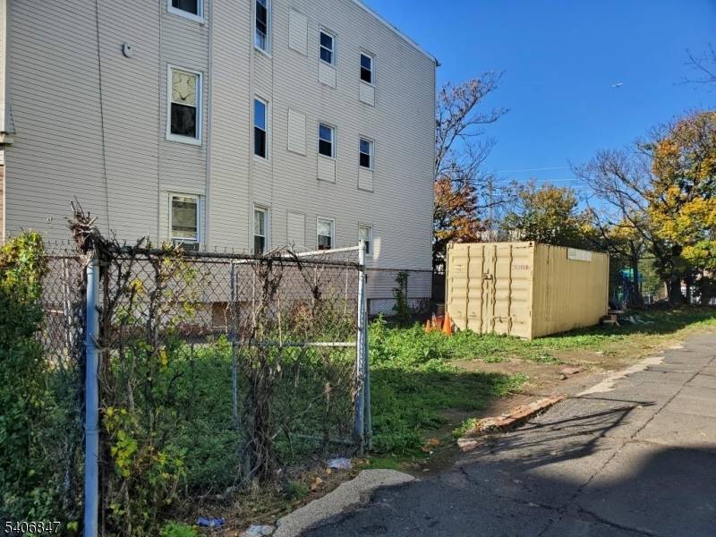 This to be constructed Irvington duplex offers modern living with income potential, featuring a spacious layout with 6 bedrooms 4 bathrooms across two units, perfect for investors or owner occupants, ...