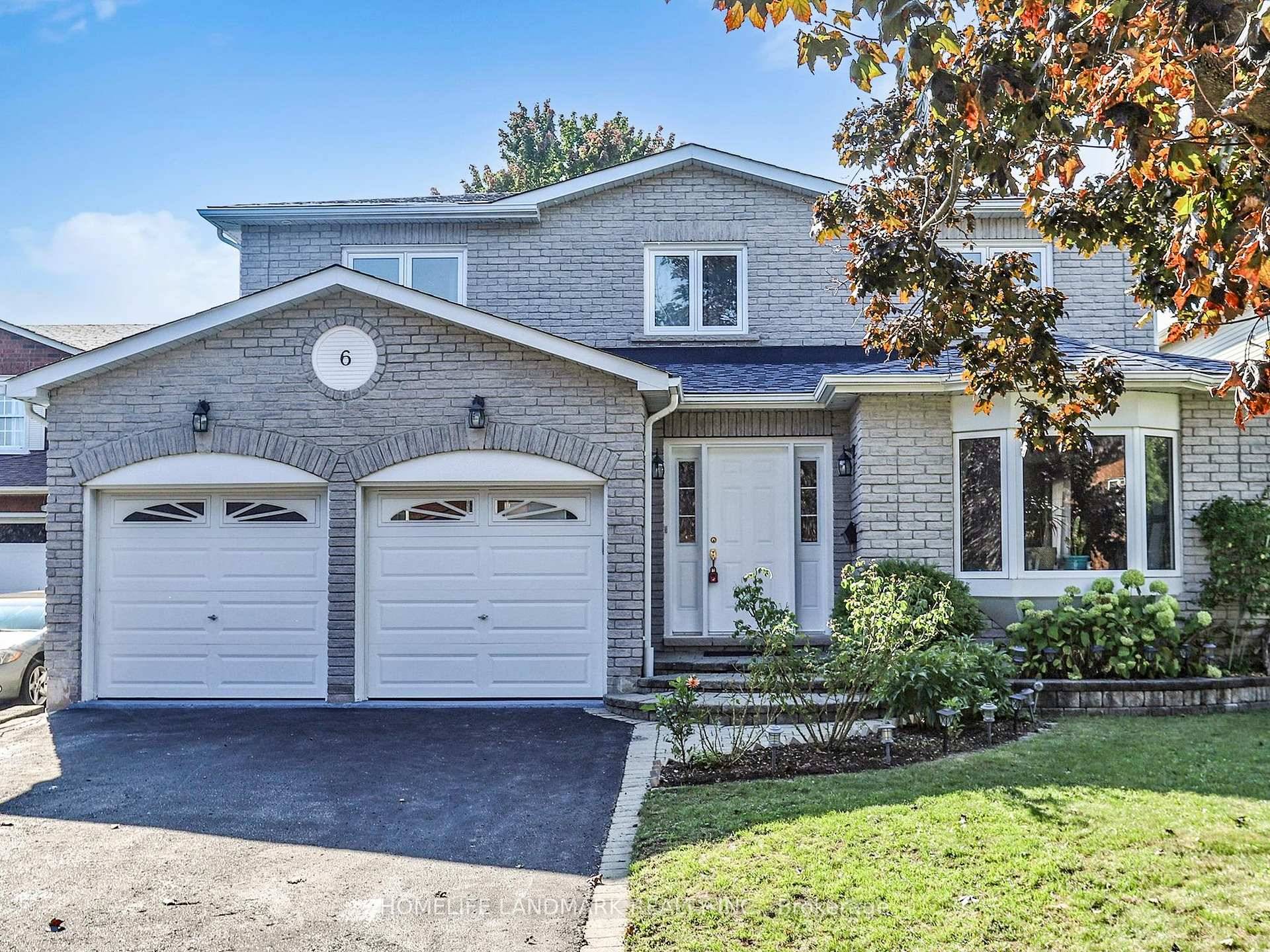 Fantastic custom built detached home located on a quiet court in the highly desired Whitby Pringle Creek neighbourhood !